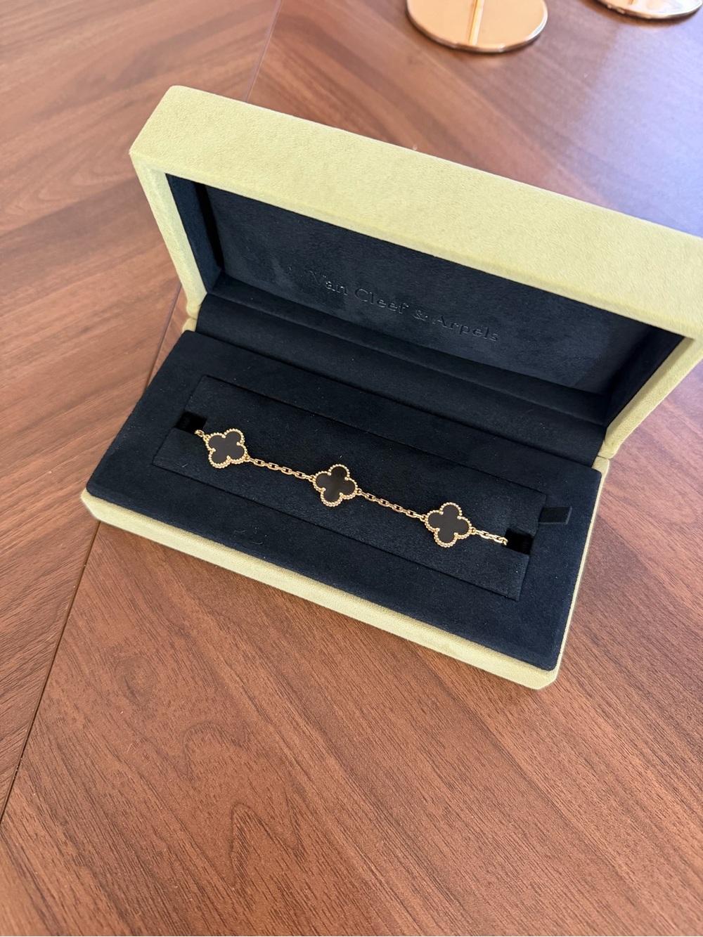 Van Cleef 5 Motif Bracelet – 18K yellow Gold Black Onyx - Picture 4 of 8